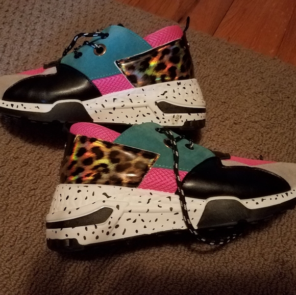 New womens sneakers - Picture 1 of 4